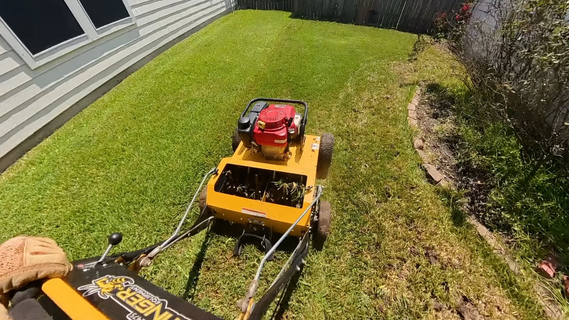 map[class:inset-0 object-[50%_50%] w-full h-full object-cover src:images/services-blog/aeration-blog-hero.jpg]