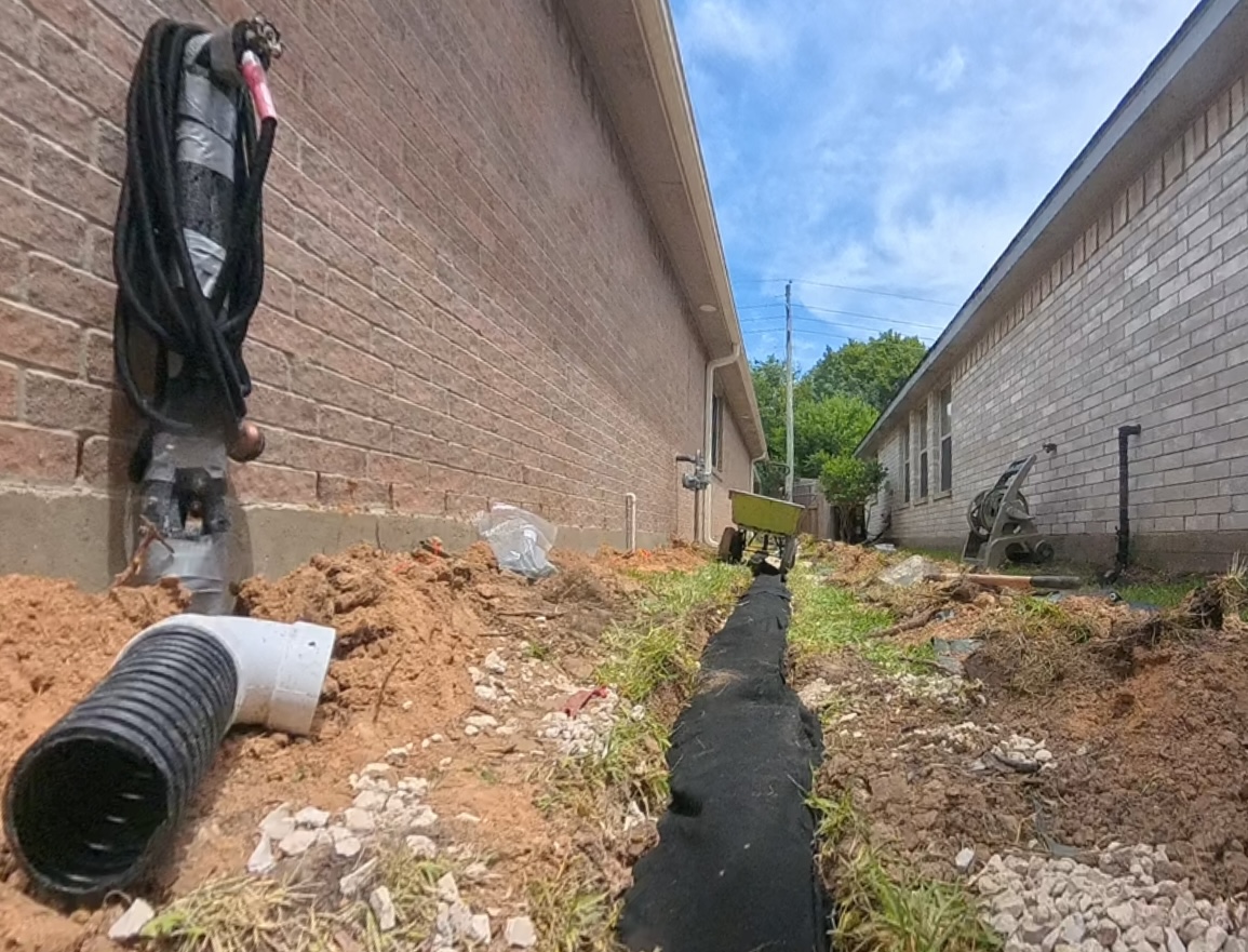 map[class:inset-0 object-[50%_50%] w-full h-full object-cover src:images/services-blog/drainage-systems-blog-hero.jpg]